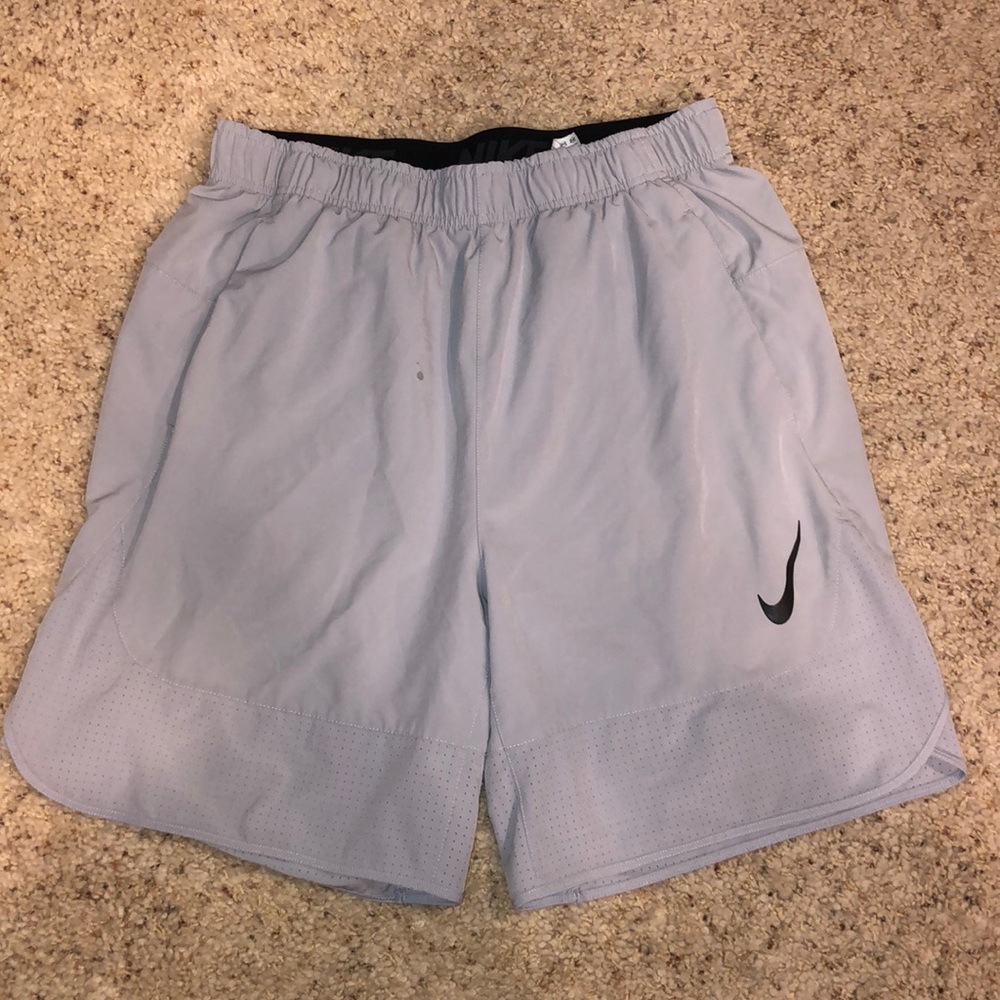 NIKE ATHLETIC SHORTS